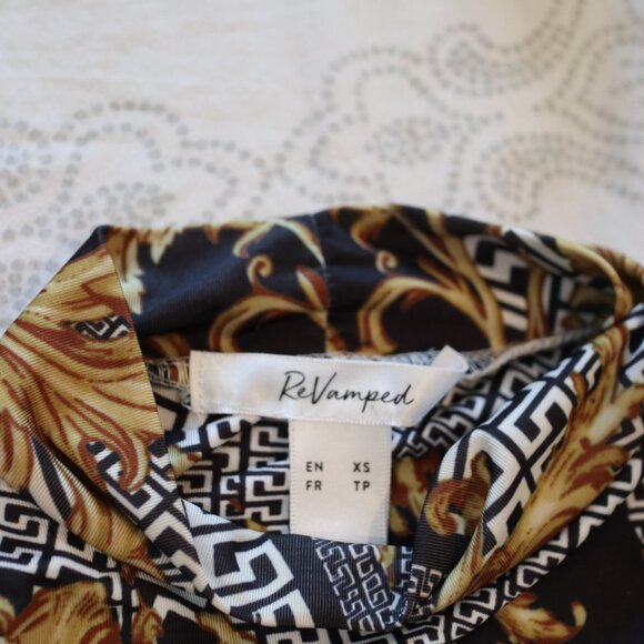 Long Sleeve Cropped Top - Picture 5 of 5